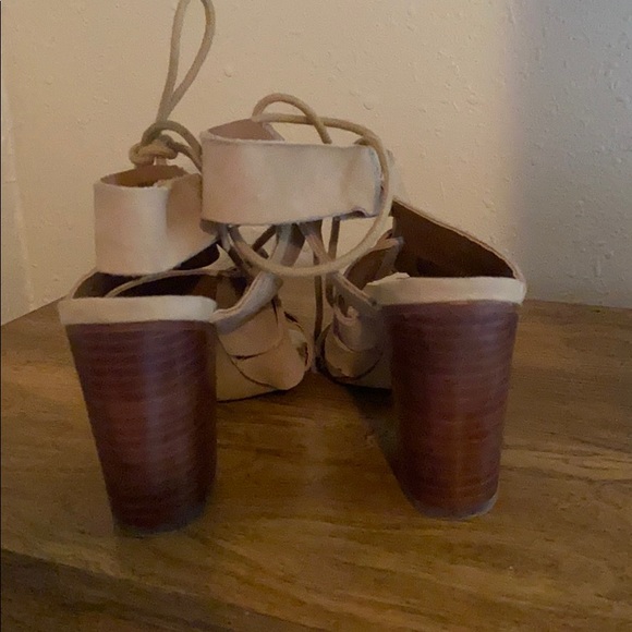 Steve Madden emalena tan heels size 6 - Picture 2 of 5